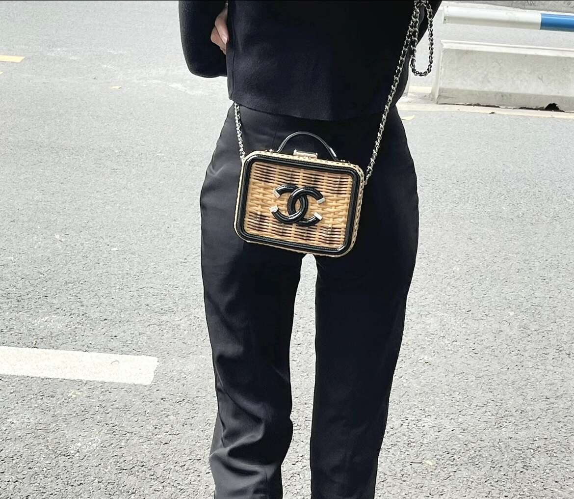 Chanel Small Vanity Case Camera Bag, 19S Cruise Collection, Raphia & Patent Calfskin, Silver-tone Metal Hardware