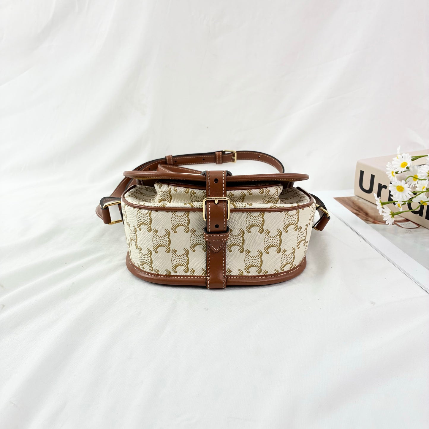 Celine Medium Folco Saddle Crossbody Bag（White Triomphe）