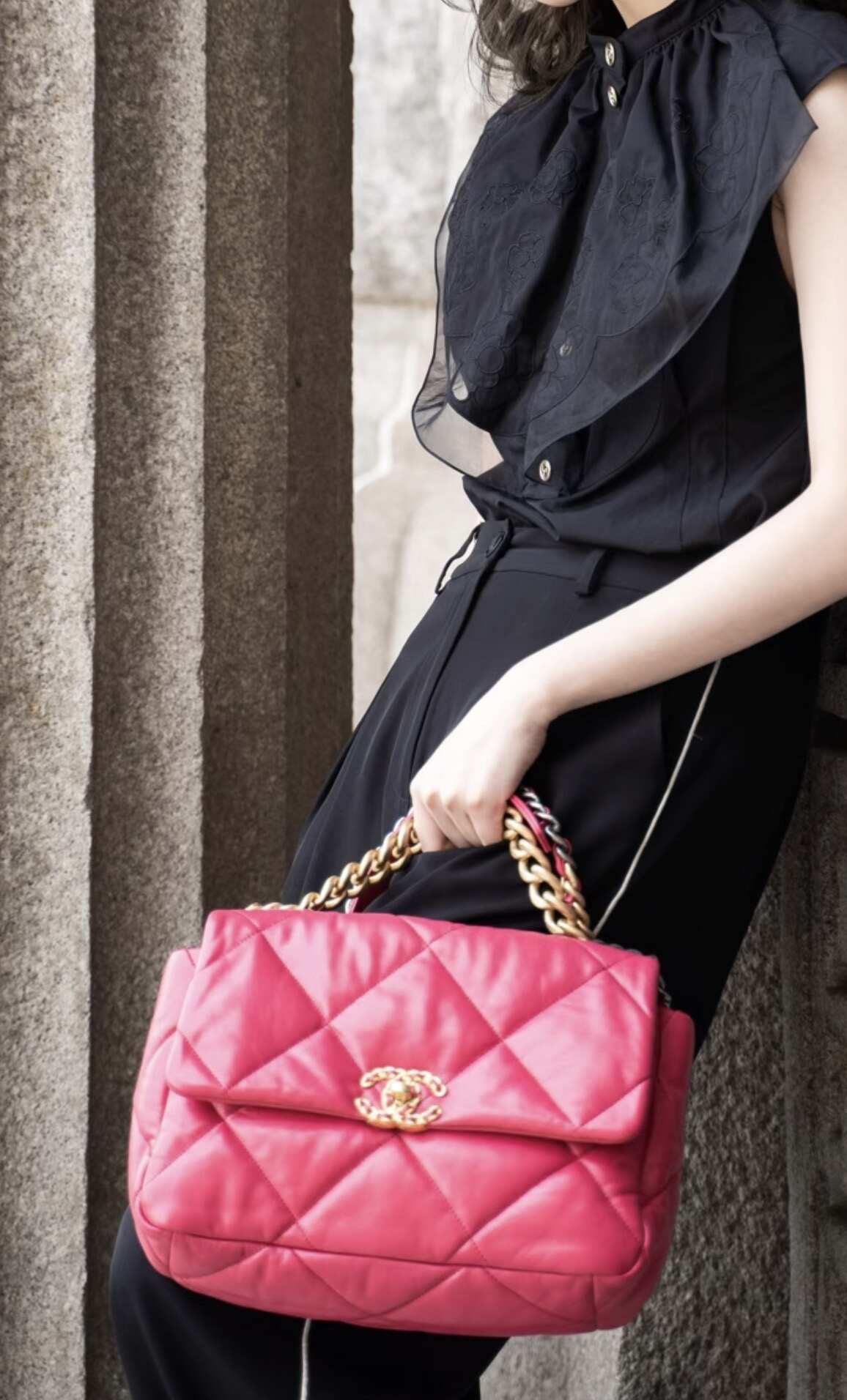 Chanel Medium 19 Flap Bag, Pink Shimmer Lambskin, Two-Tone Gold & Ruthenium Mixed Hardware（20C Collection）