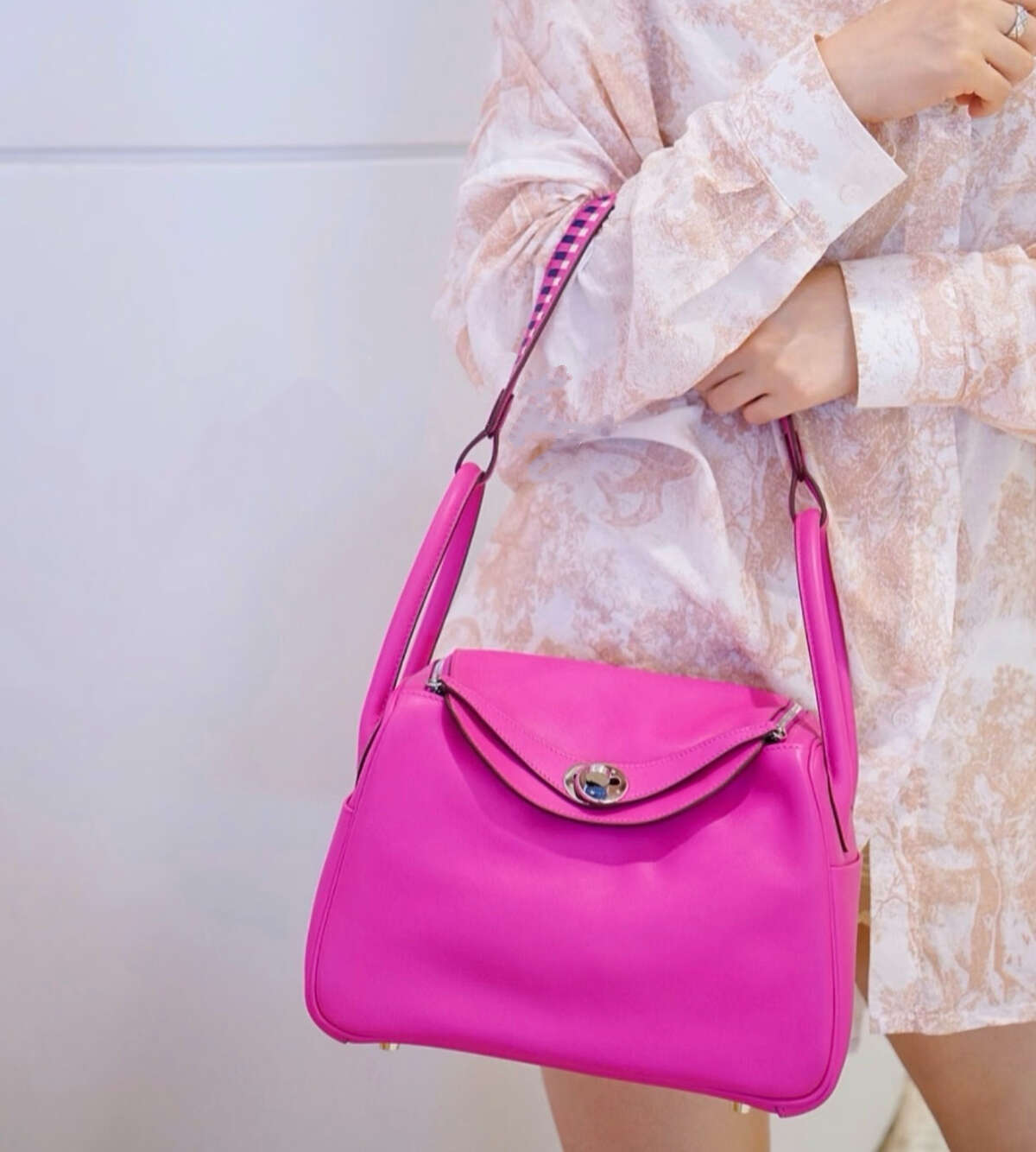 Hermès Lindy 26 in Rose Pourpre Swift Leather, Palladium Hardware, C Stamp