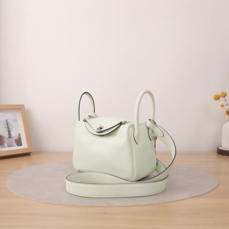 Hermès Mini Lindy Crossbody Bag, Vert Fizz Swift Leather, Palladium Silver Hardware, U Stamp