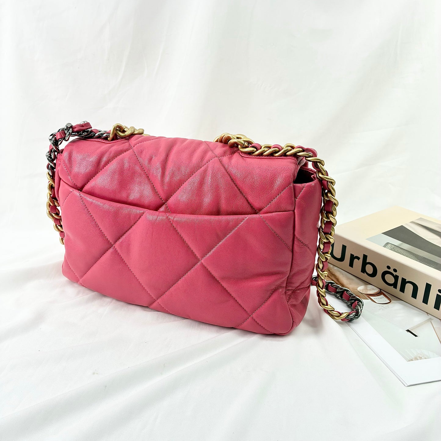 Chanel Medium 19 Flap Bag, Pink Shimmer Lambskin, Two-Tone Gold & Ruthenium Mixed Hardware（20C Collection）